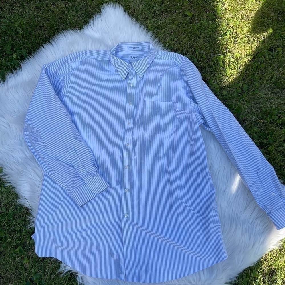 EUC LL Bean men’s classic button down​​​​​​​​​​​​​​